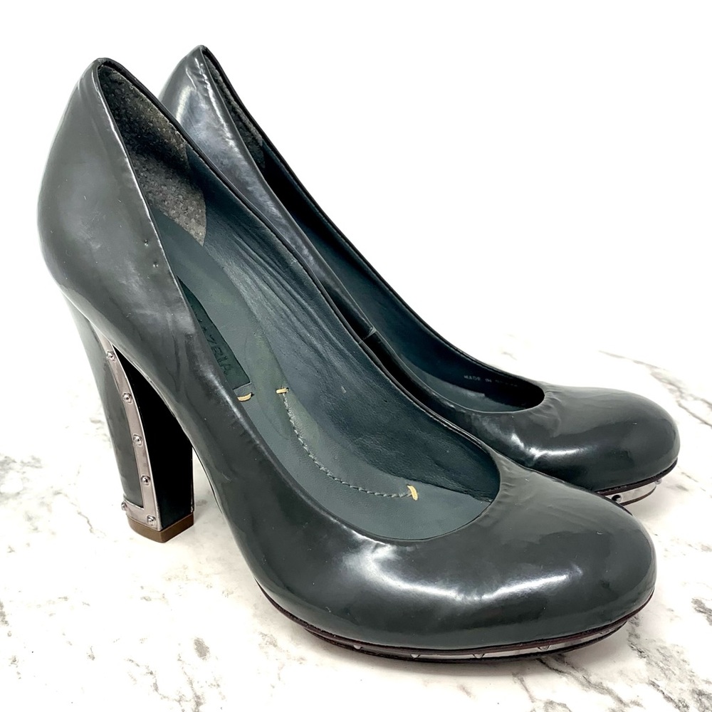 BCBGMaxAzria Platform Studded Patent Gray/Green Pumps 6 Edgy Grunge Punk Classic